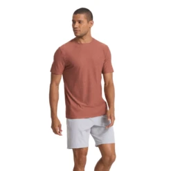 Vuori Strato Tech T-Shirt - Men's -Aerelle Style Shop 1226922 800 auto