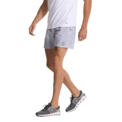 Vuori Cape Short - Men's 15 Vuori Cape Short - Men's -Aerelle Style Shop 1262490 800 auto